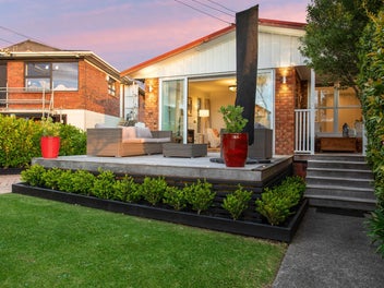2/97 Hutchinsons Road, Highland Park, Auckland