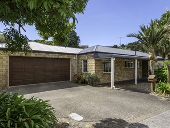 26 Bernie Edwards Place, Botany Downs, Auckland