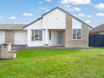 11 Fernbrook Close, Burswood, Auckland