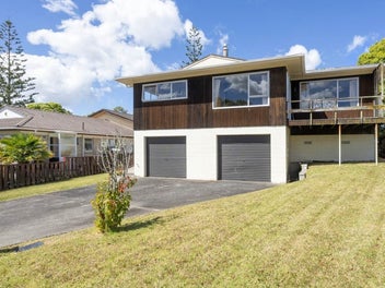 7 Jenelin Road, Glendene, Auckland