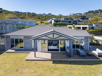25 Ken Douglas Drive, Aotea, Porirua