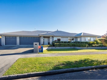 12 Liberty Grove, Kelvin Grove, Palmerston North