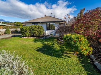17D Martin Avenue, Wakefield
