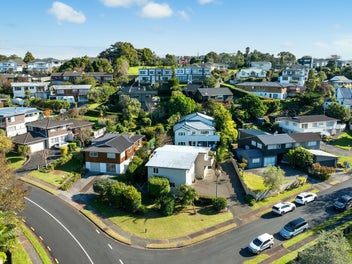 1/1 Jeanette Place, Mairangi Bay, Auckland
