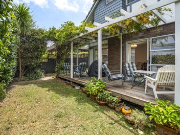 2/4 Elizabethan Gardens, St Heliers, Auckland