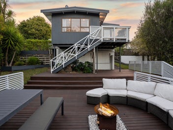 2/19 Lake Road, Northcote, Auckland