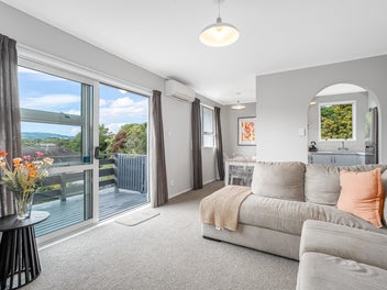 12 Halyard Place, Whitby, Porirua