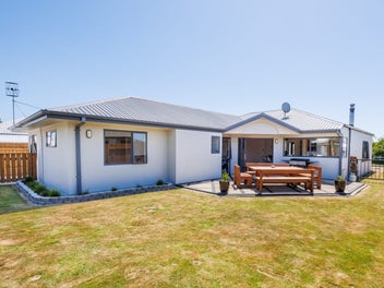 110 Peter Hall Drive, Kelvin Grove, Palmerston North