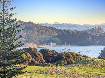 15 Bay Road, Ostend, Waiheke Island