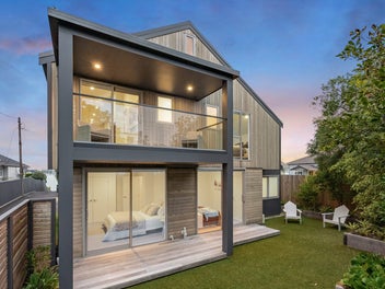 2/43 Princes Street, Northcote Point, Auckland