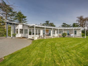 515 Middle Road, Hastings