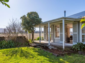 1517 State Highway 2, Tauwharenīkau, Tauherenikau