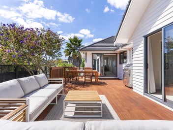 15 Mural Place, Greenhithe, Auckland