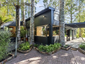 34 Hollywood Avenue, Titirangi, Auckland