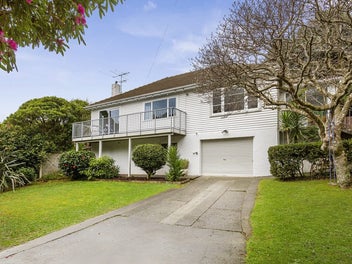 15 Ngatitoa Street, Tawa, Wellington