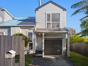 17B Colchester Crescent, Newlands, Wellington