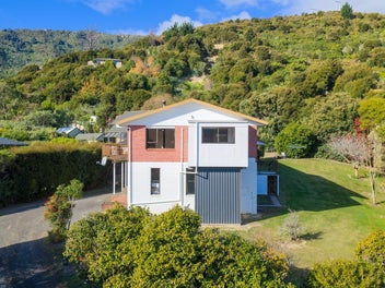 6 Moana View Road, Waikawa, Picton
