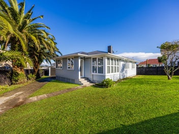 21 Farnborough Crescent, Mangere, Auckland