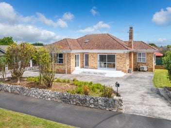 22 Forest Lake Road, Forest Lake, Hamilton