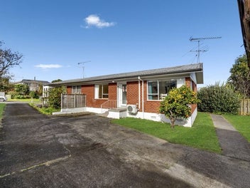 2/30 Galsworthy Place, Bucklands Beach, Auckland