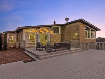 90 Gossamer Drive, Pakuranga Heights, Auckland