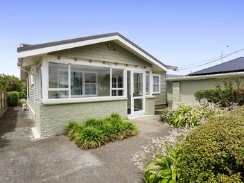 2 Collins Street, Petone, Lower Hutt