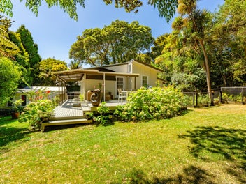 31 Tane Road, Laingholm, Auckland