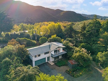 201 Coast Road, Wainuiomata, Lower Hutt
