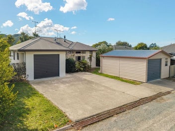 17C Martin Avenue, Wakefield