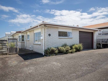 2/3B Sandel Rise, Merrilands, New Plymouth