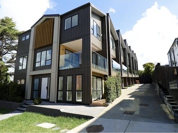 1/30 Potter Avenue, Northcote, Auckland