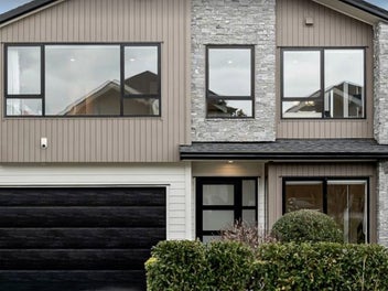 21 Paripari ST, Flat Bush, Auckland