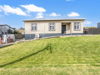 302 Gore Street, Bluff