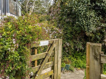 51 Fairview Crescent, Ōmiha, Waiheke Island
