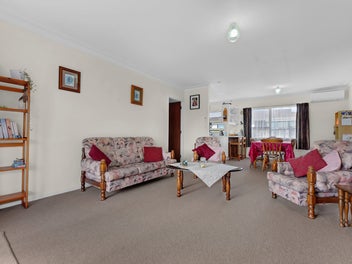 2/10 Duke Street, Papakura, Auckland