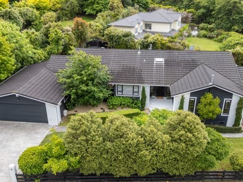 77 Joseph Banks Drive, Whitby, Porirua