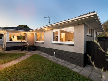 18 La Perouse Street, Botany Downs, Auckland