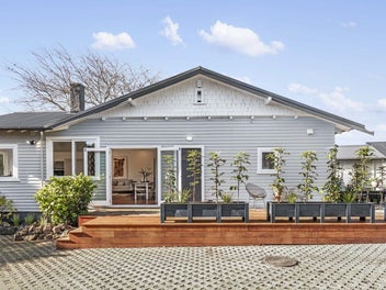 1/16 Adam Street, Greenlane, Auckland