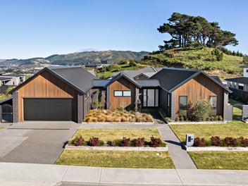 61 Queen Charlotte Drive, Aotea, Porirua