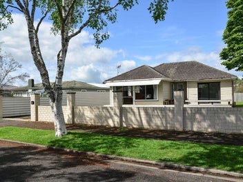 42 Montgomery Crescent, Bader, Hamilton