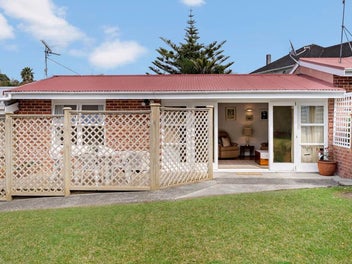 2/19 Montana Avenue, Murrays Bay, Auckland