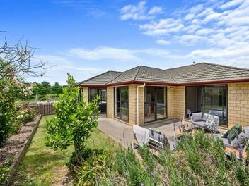 38 Cabeleigh Drive, Helensville, Helensville