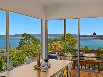 2/43 Telstar Place, Beach Haven, Auckland