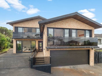 71 Rising Parade, Fairview Heights, Auckland