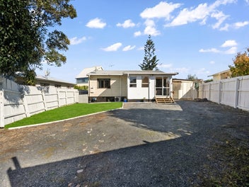 1/32 Maplesden Drive, Clendon Park, Auckland