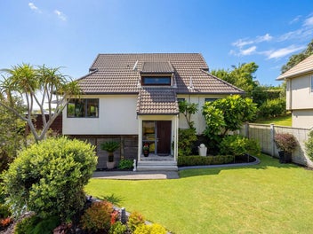 1/96 William Bayes Place, Red Beach, Auckland