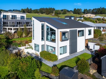 100 Mission Cove, Company Bay, Dunedin