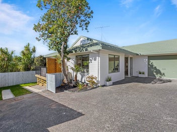 2/65 Charlotte Street, Stanmore Bay, Whangaparaoa