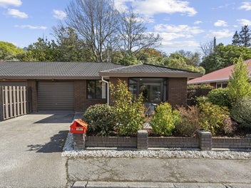 1/8 Torvill and Dean Lane, Cashmere, Christchurch