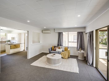 2/403 Avenue Road West, Hastings, Hastings